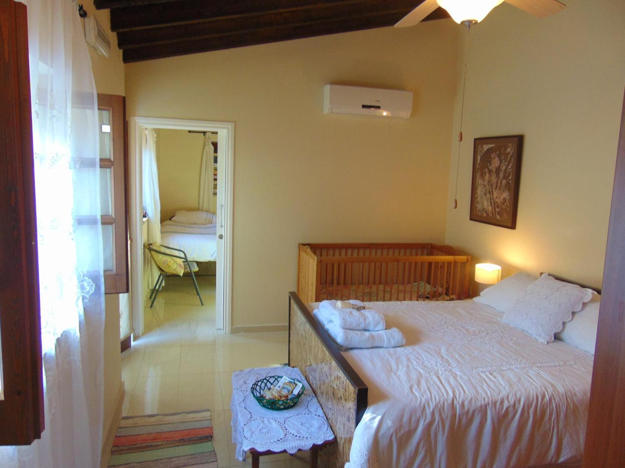 Charalambos Holiday Cottage Калавасос Стая снимка